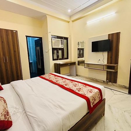 Hotel Vegas Corporate Suites 노이다 외부 사진