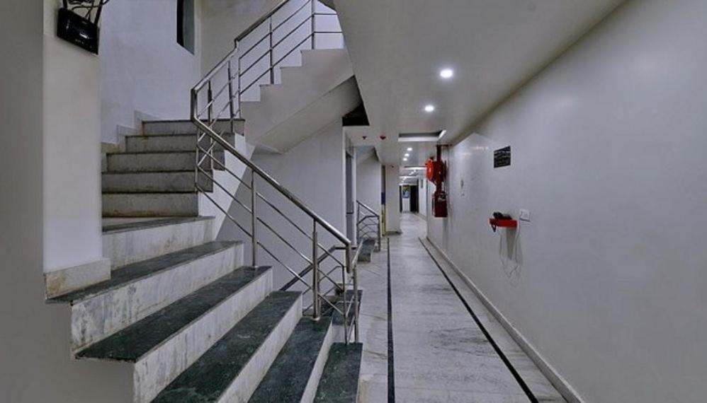 Hotel Vegas Corporate Suites 노이다 외부 사진