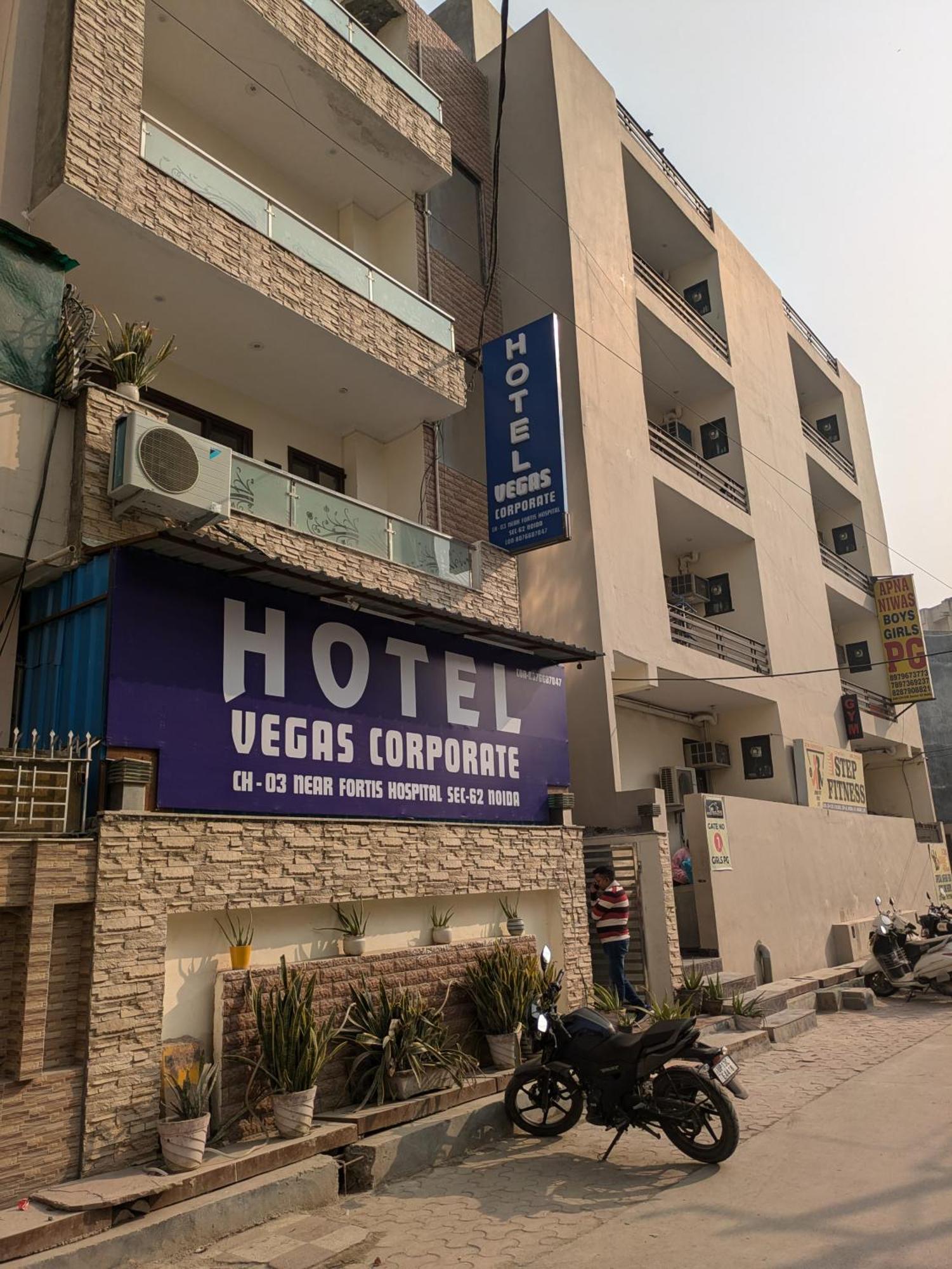 Hotel Vegas Corporate Suites 노이다 외부 사진