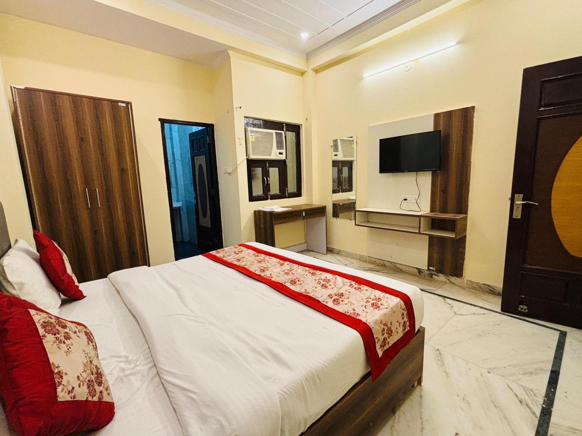 Hotel Vegas Corporate Suites 노이다 외부 사진