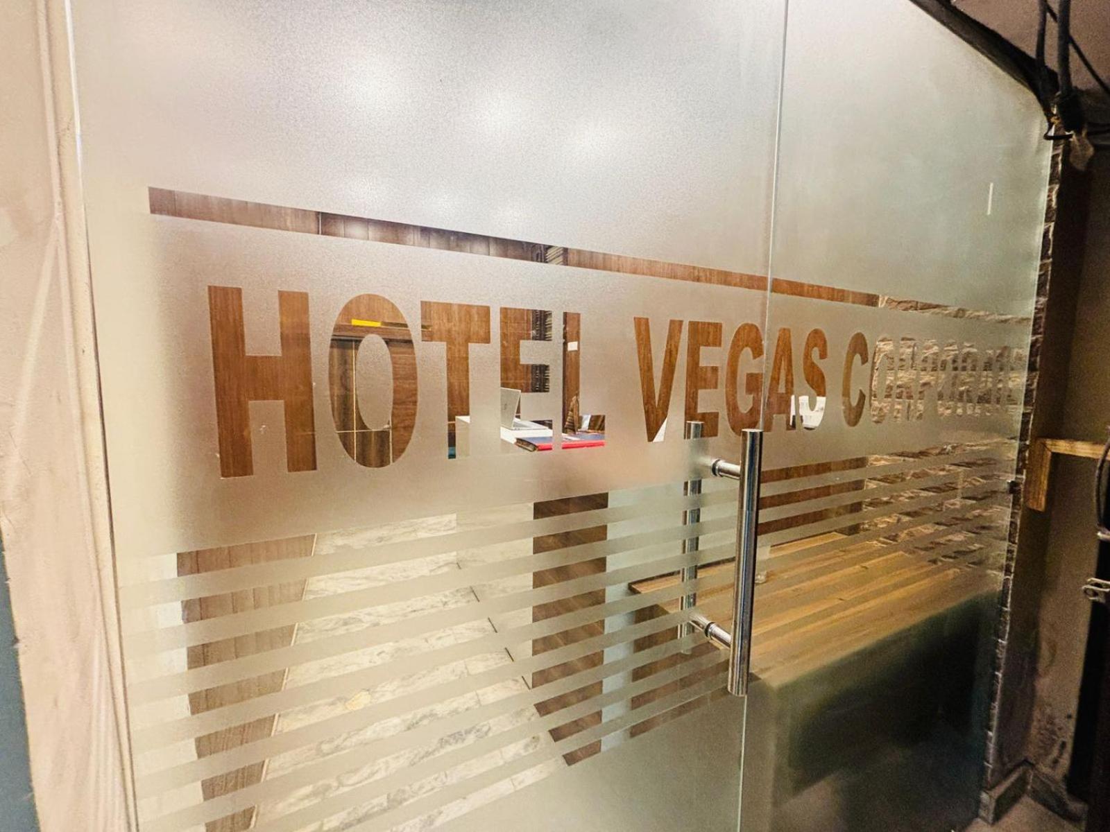 Hotel Vegas Corporate Suites 노이다 외부 사진